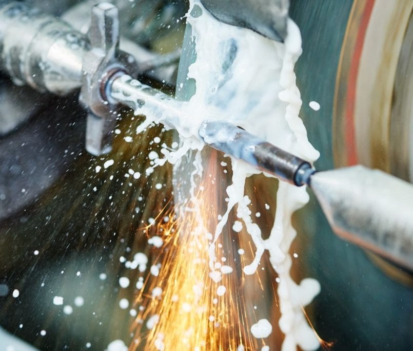 Şahsan Metal üretim tesisinde metal işleme